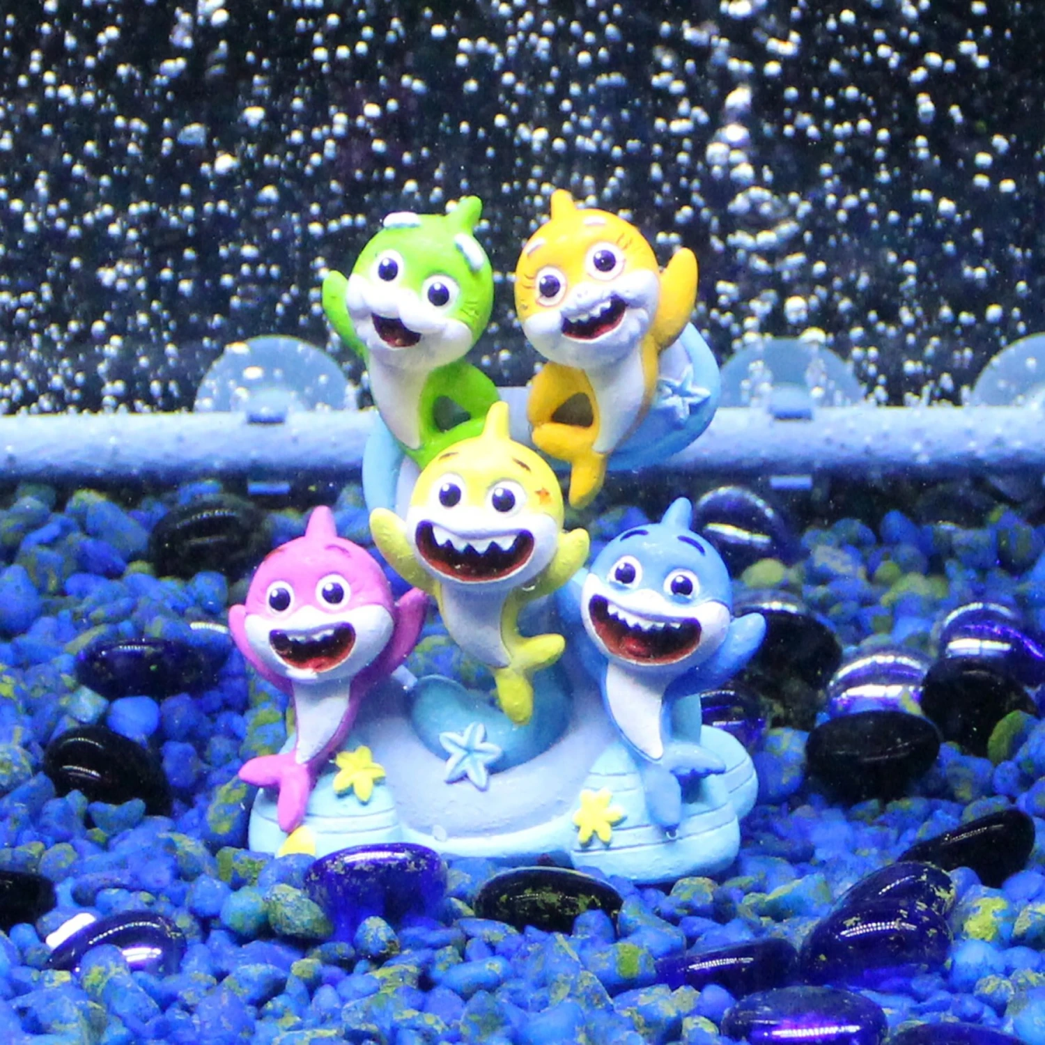 Penn-Plax Nickelodeon Baby Shark Family Aquarium Decoration, Small 5 Penn-Plax Nickelodeon Baby Shark Family Aquarium Decoration, Small - Image 3